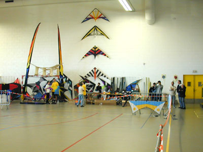 L'immense gymnase. Le mme  Saclay serait le bienvenu