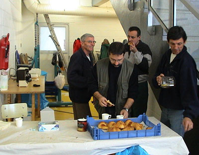 Caf chaud et croissants chauds