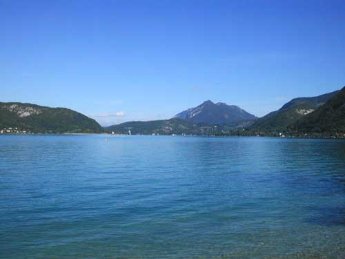Le lac d'Annecy au matin